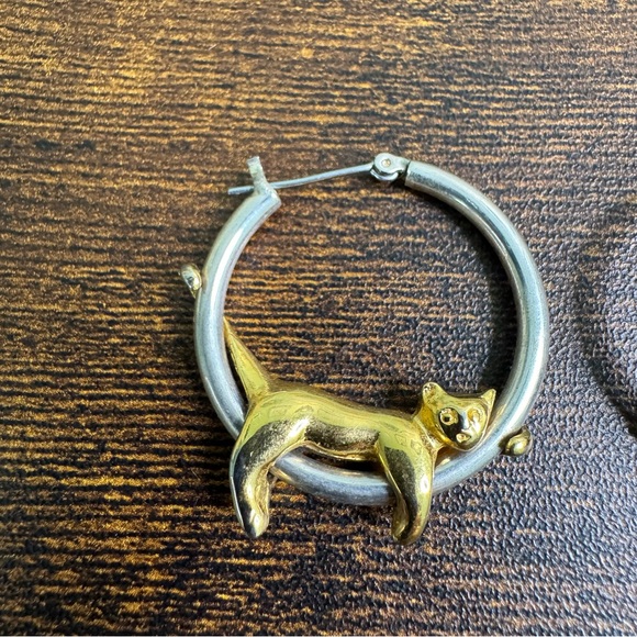 Vintage Cat Hoop Earrings Gold and Silver Tone - Picture 4 of 8
